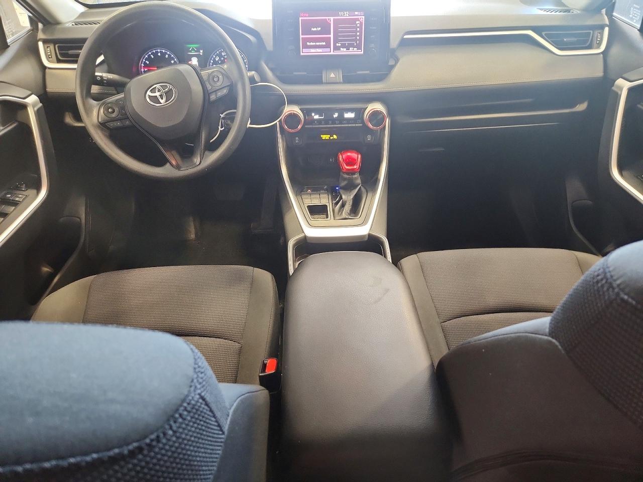 2019 TOYOTA RAV4 LE photo 22