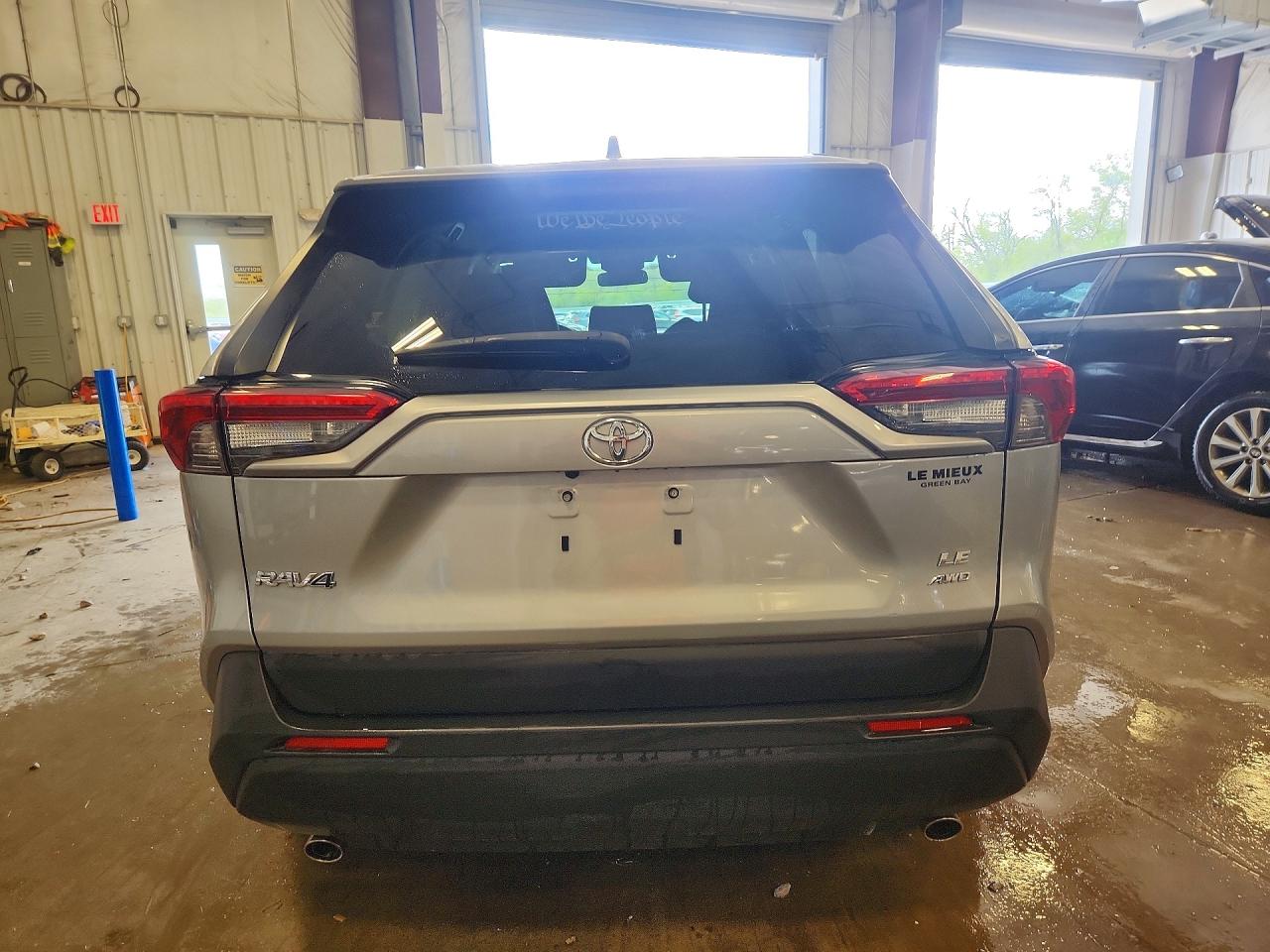 2019 TOYOTA RAV4 LE photo 16