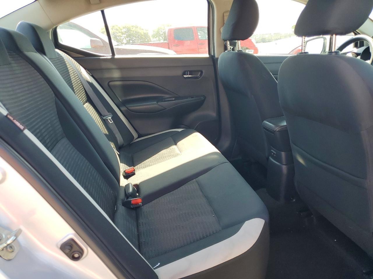 2020 NISSAN VERSA SV photo 10