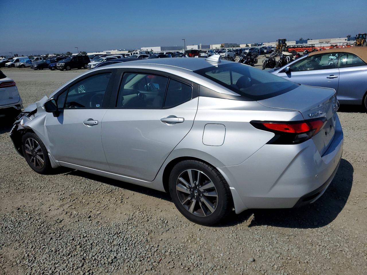 2020 NISSAN VERSA SV photo 2