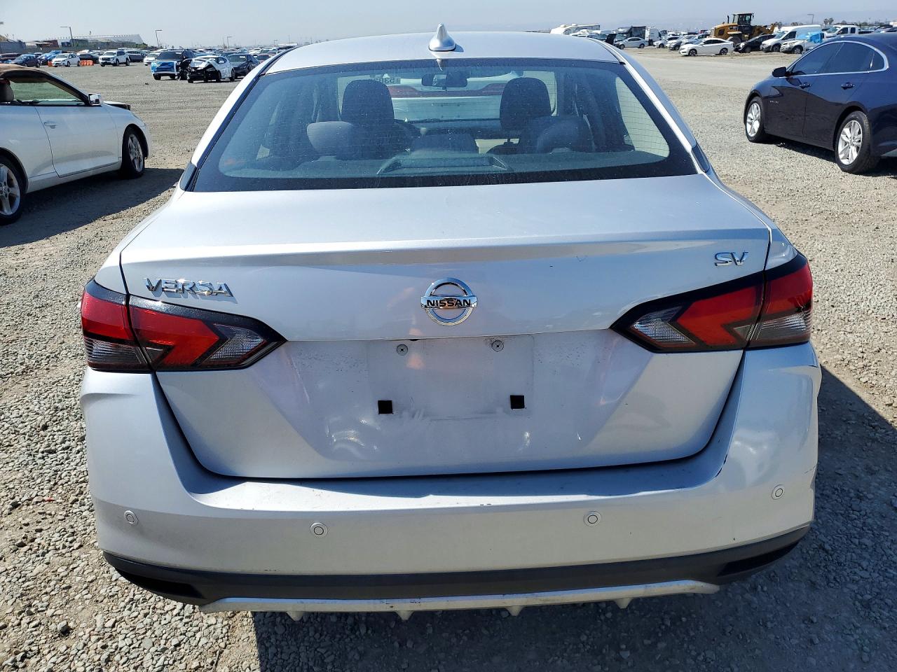 2020 NISSAN VERSA SV photo 6