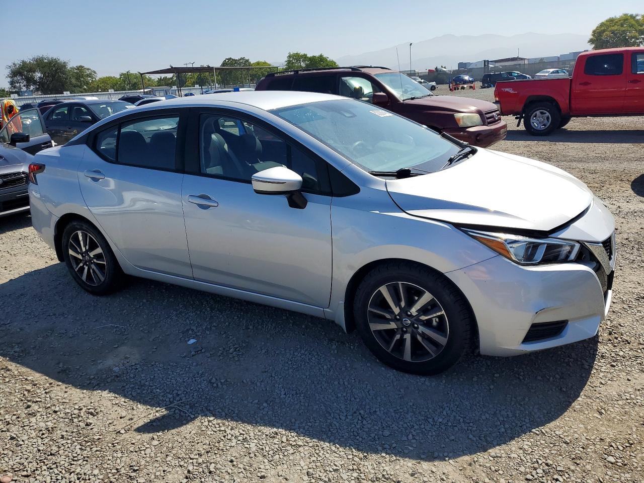 2020 NISSAN VERSA SV photo 4