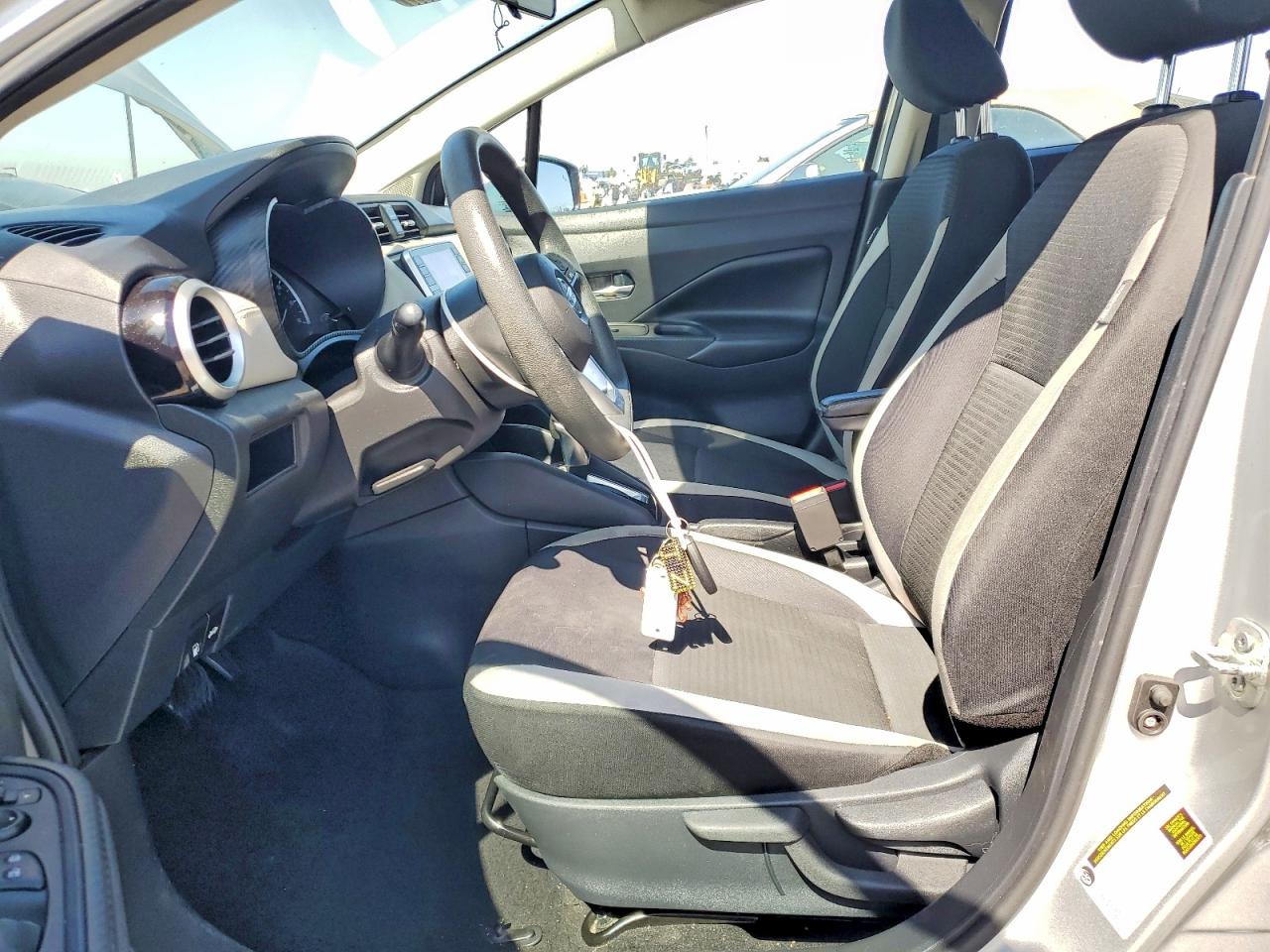 2020 NISSAN VERSA SV photo 7