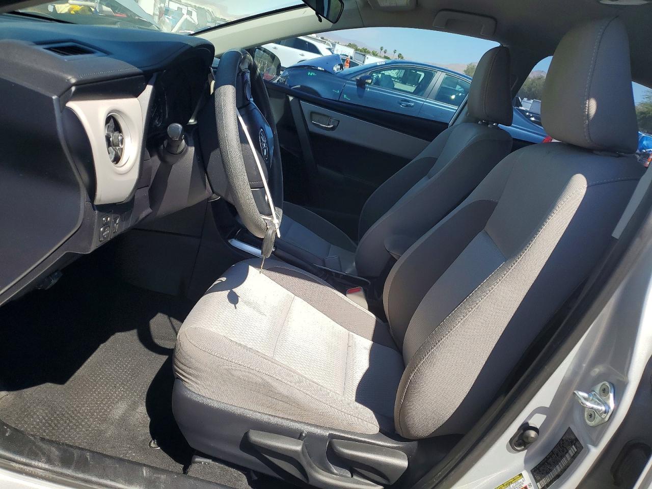 2017 TOYOTA COROLLA LE photo 19