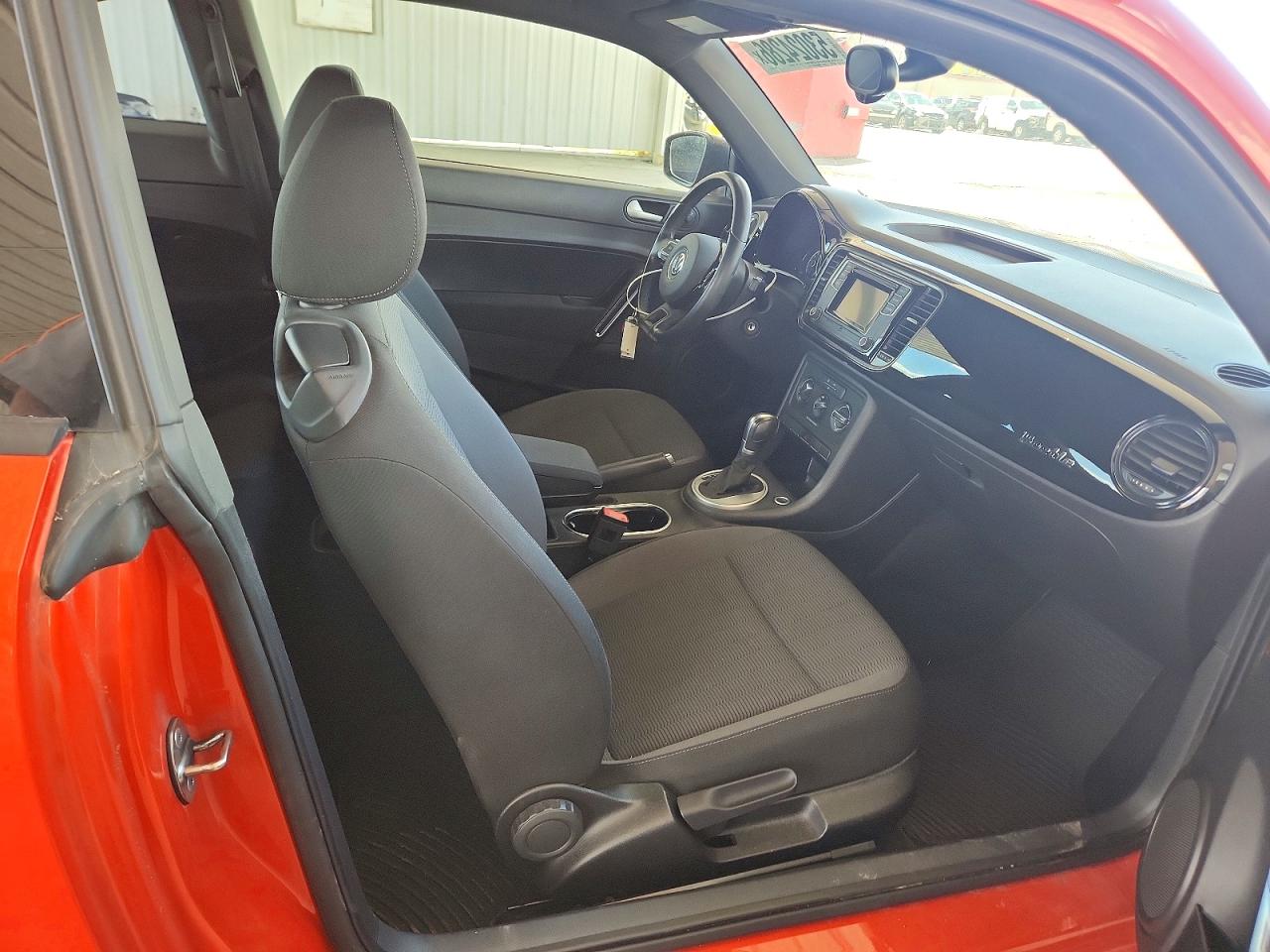 2016 VOLKSWAGEN BEETLE 1.8T photo 10