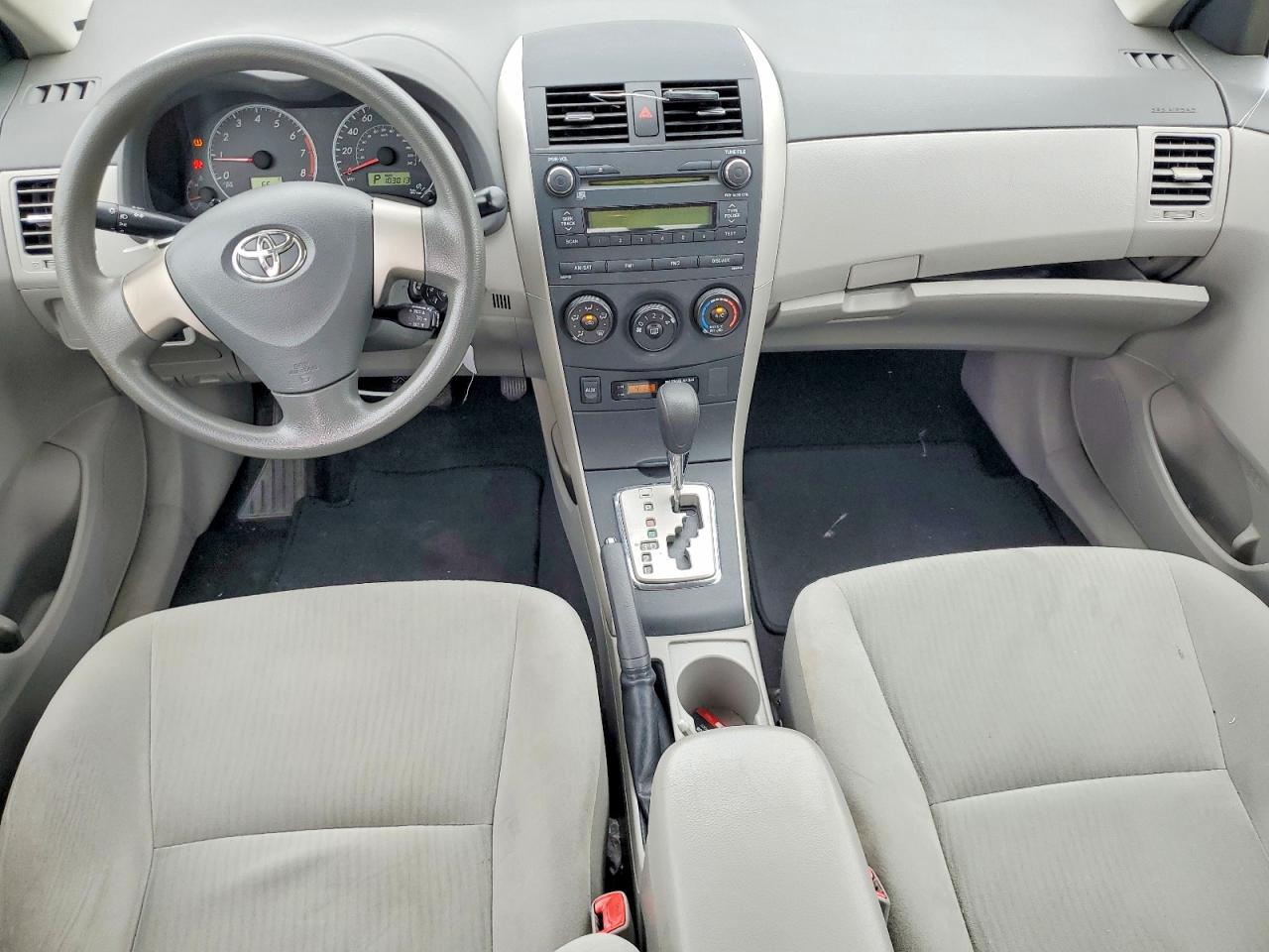 2010 TOYOTA COROLLA LE photo 15