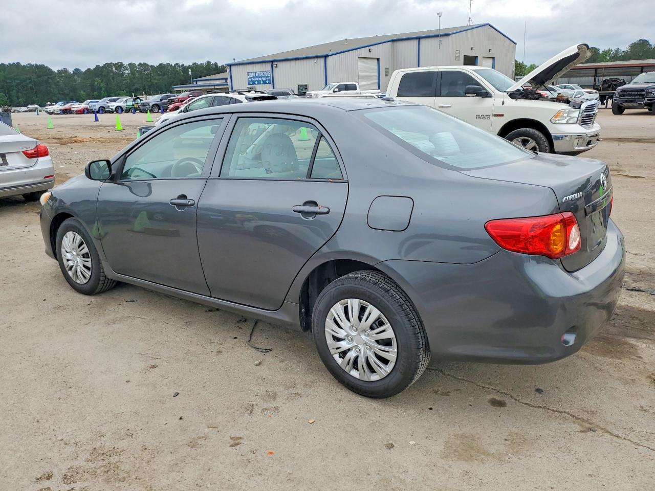 2010 TOYOTA COROLLA LE photo 3
