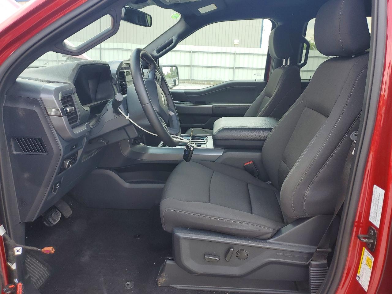 2025 FORD F150 XLT photo 13