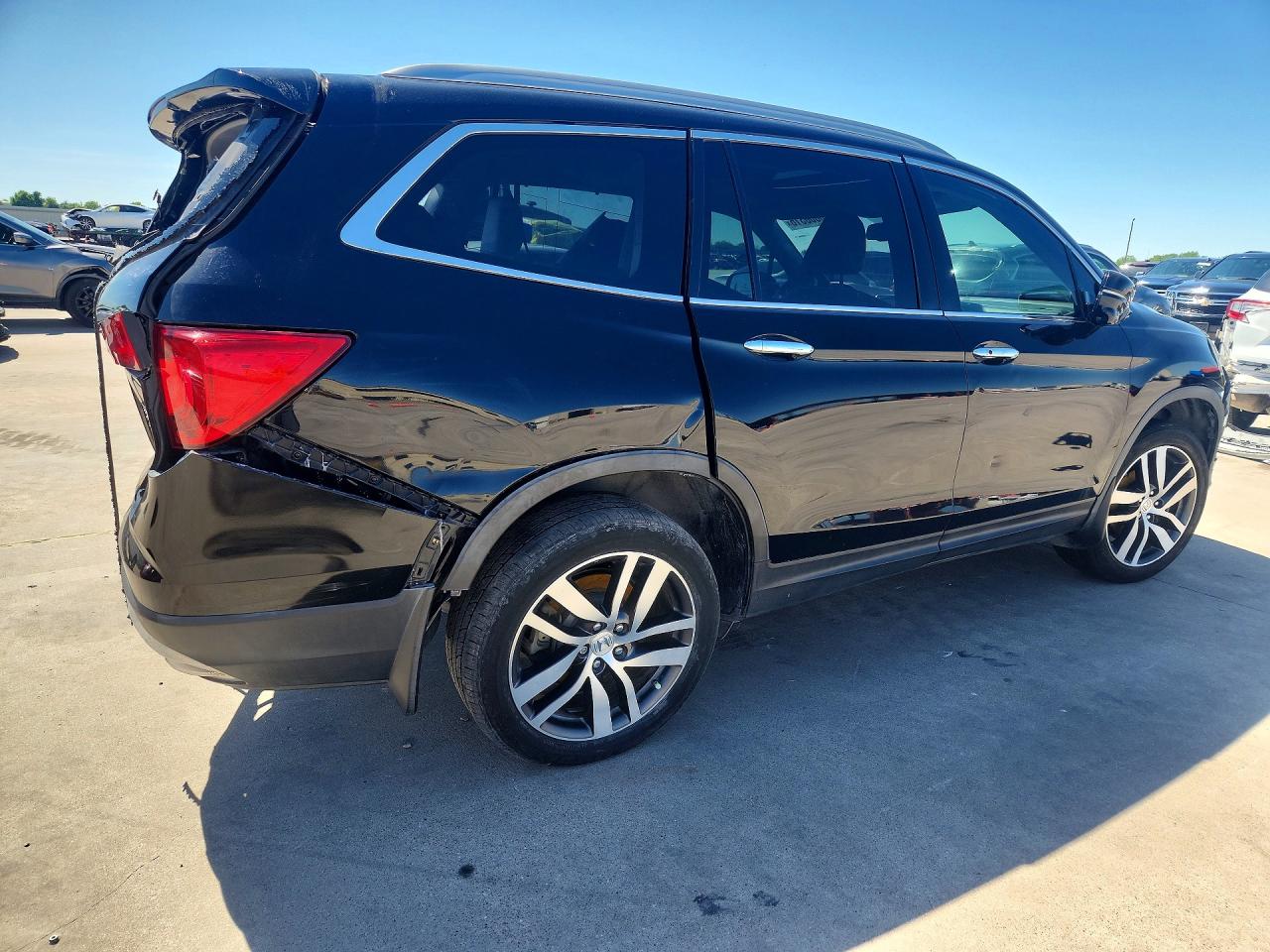 2016 HONDA PILOT TOURING photo 3