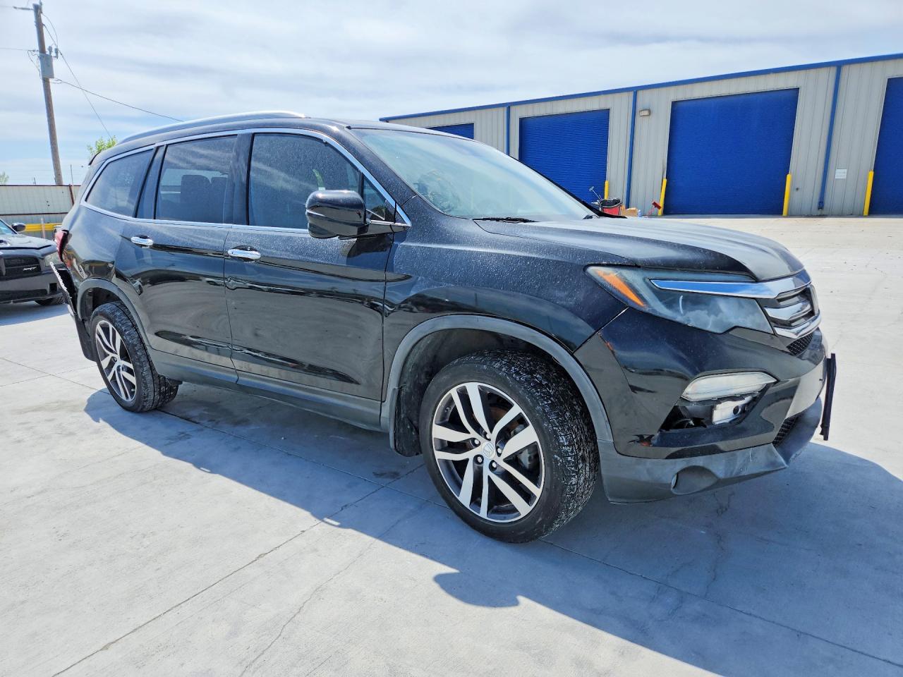 2016 HONDA PILOT TOURING photo 4