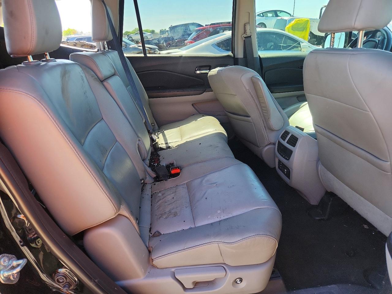 2016 HONDA PILOT TOURING photo 10