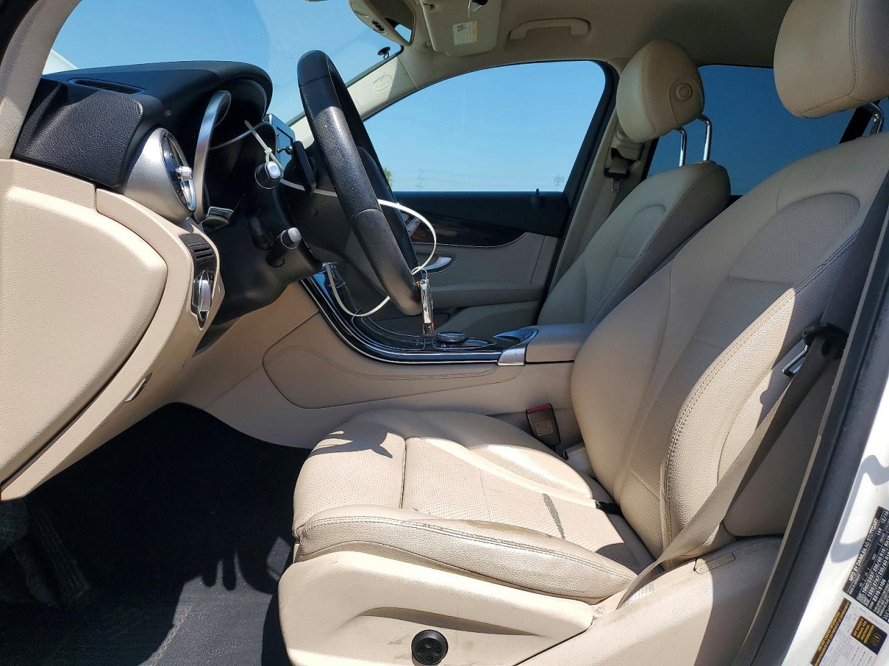 2017 MERCEDES-BENZ GLC 300 photo 7