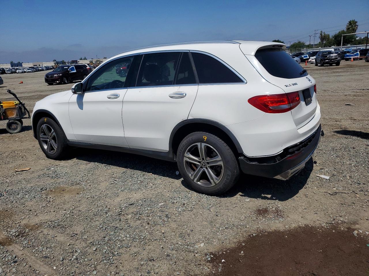 2017 MERCEDES-BENZ GLC 300 photo 2