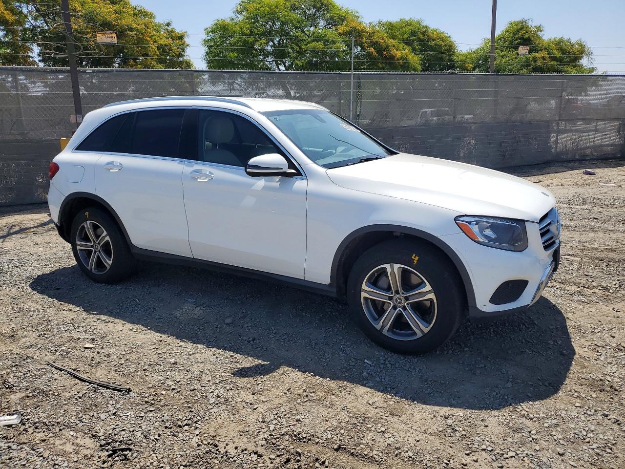 2017 MERCEDES-BENZ GLC 300 photo 4