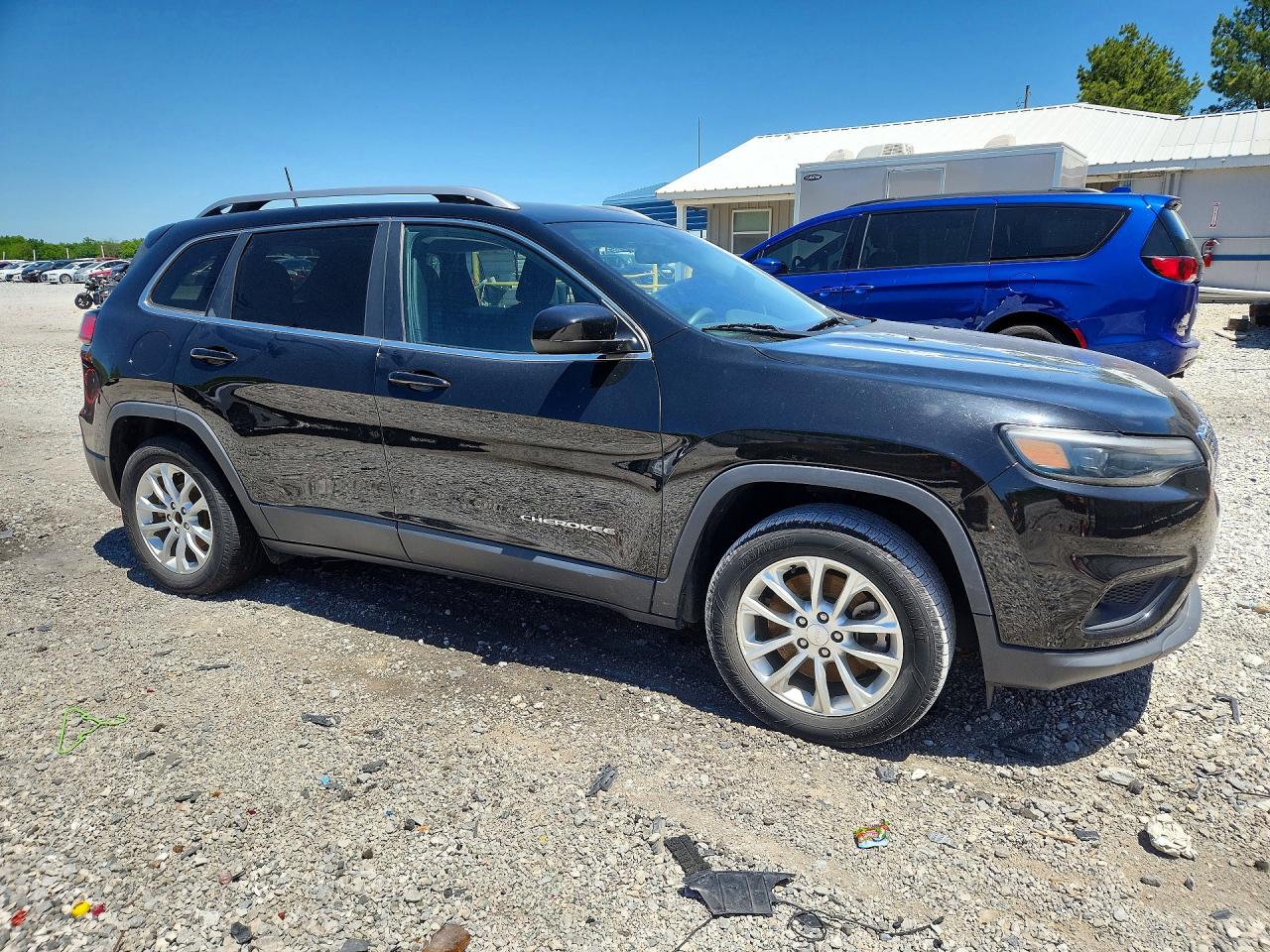 2019 JEEP CHEROKEE LATITUDE photo 4