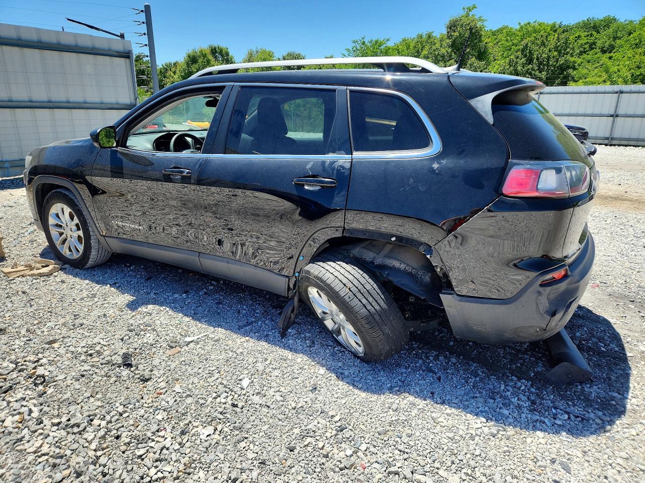 2019 JEEP CHEROKEE LATITUDE photo 2