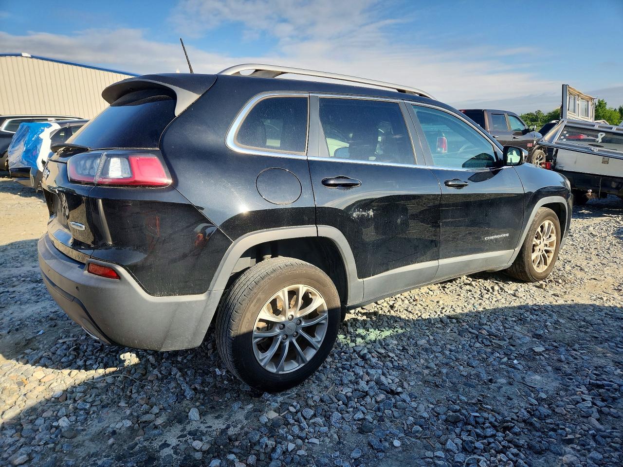 2021 JEEP CHEROKEE LATITUDE LUX photo 5