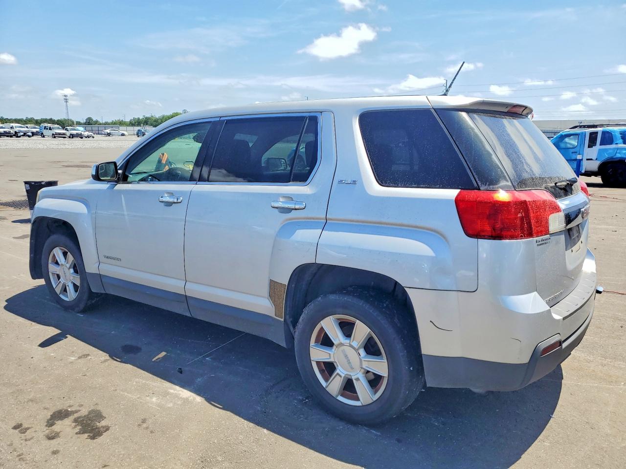 2013 GMC TERRAIN SLE photo 3