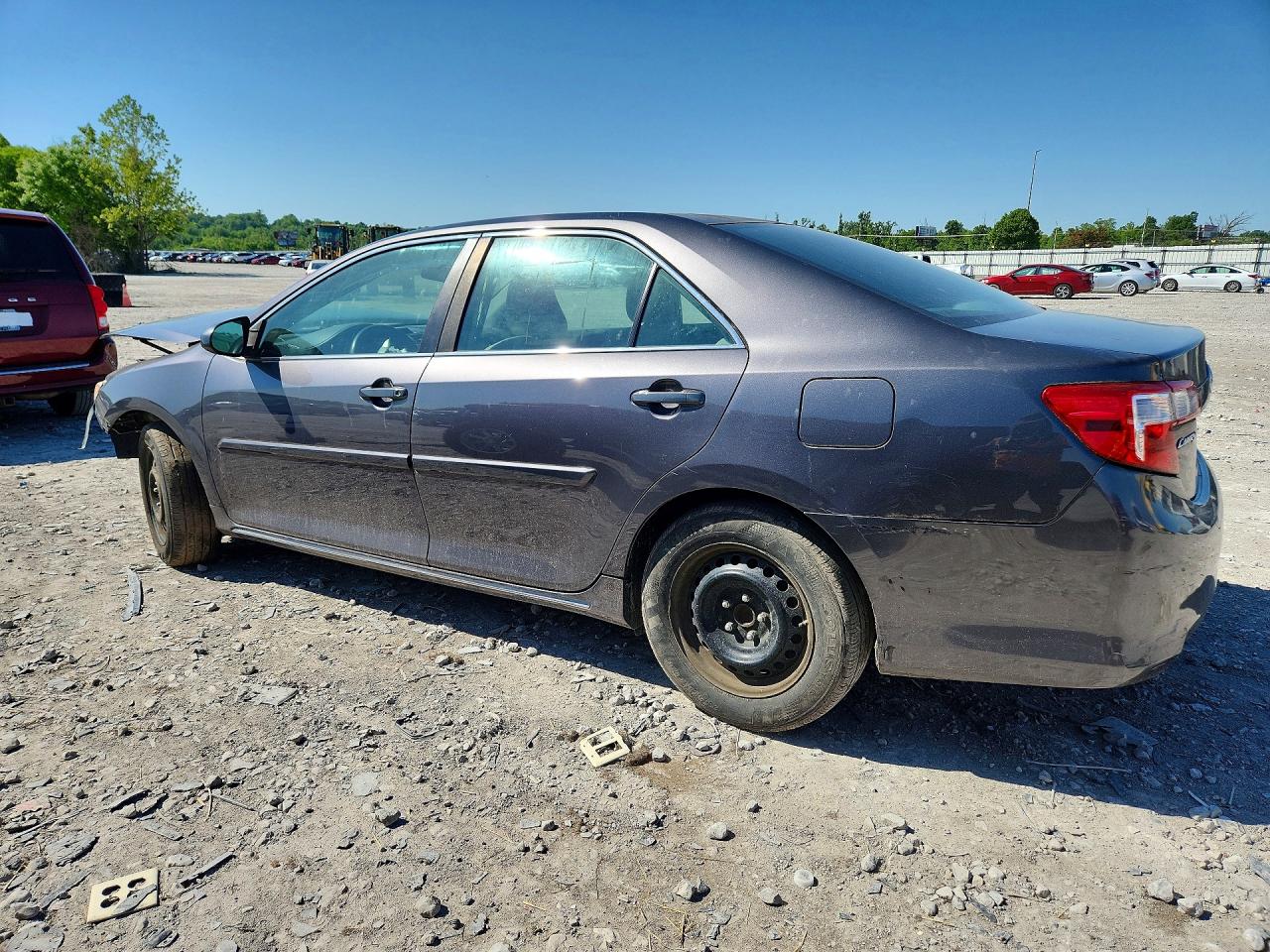 2014 TOYOTA CAMRY LE photo 2