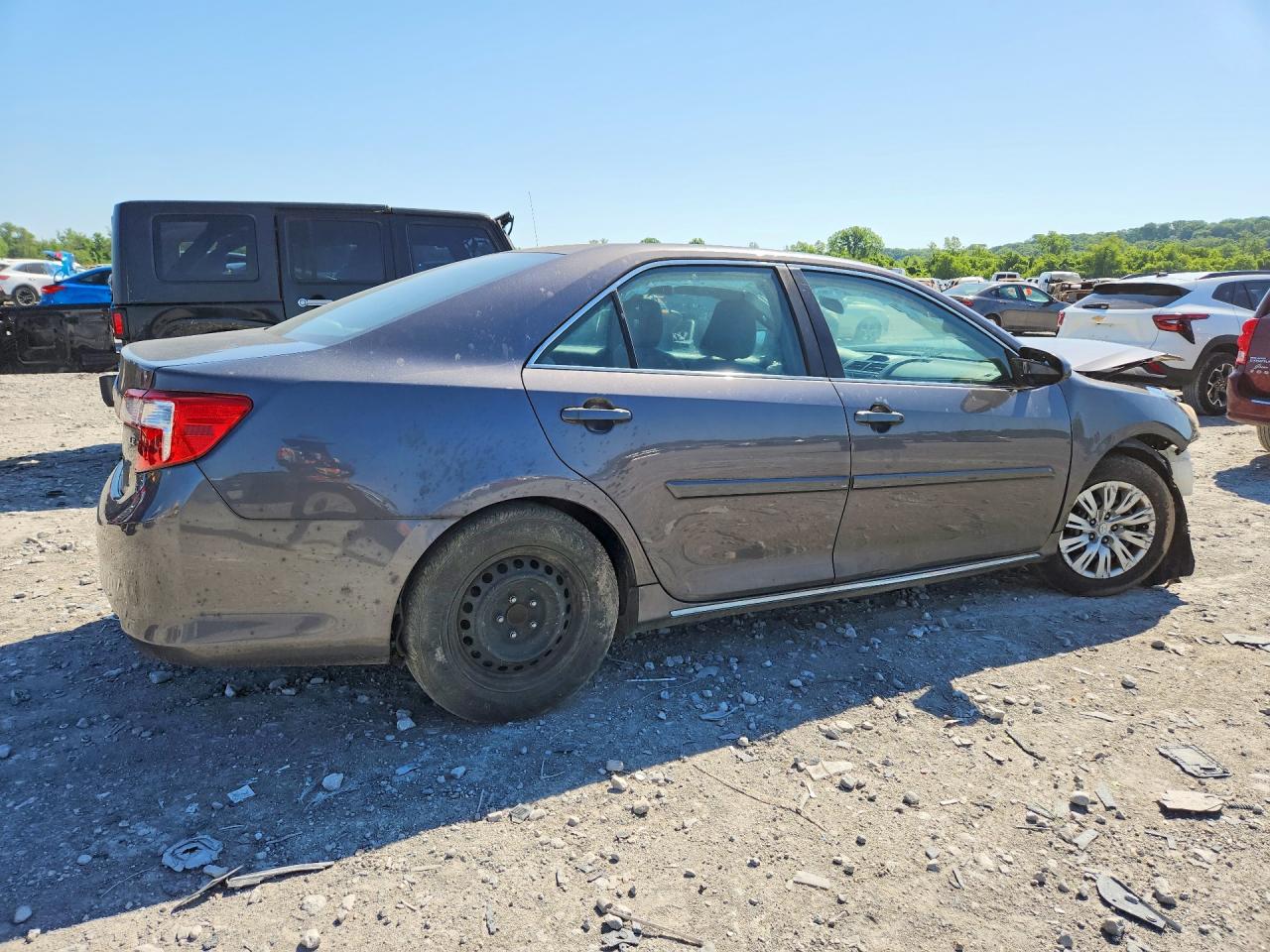 2014 TOYOTA CAMRY LE photo 3