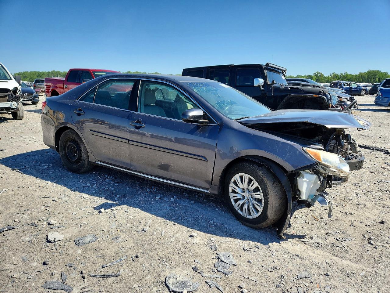 2014 TOYOTA CAMRY LE photo 4