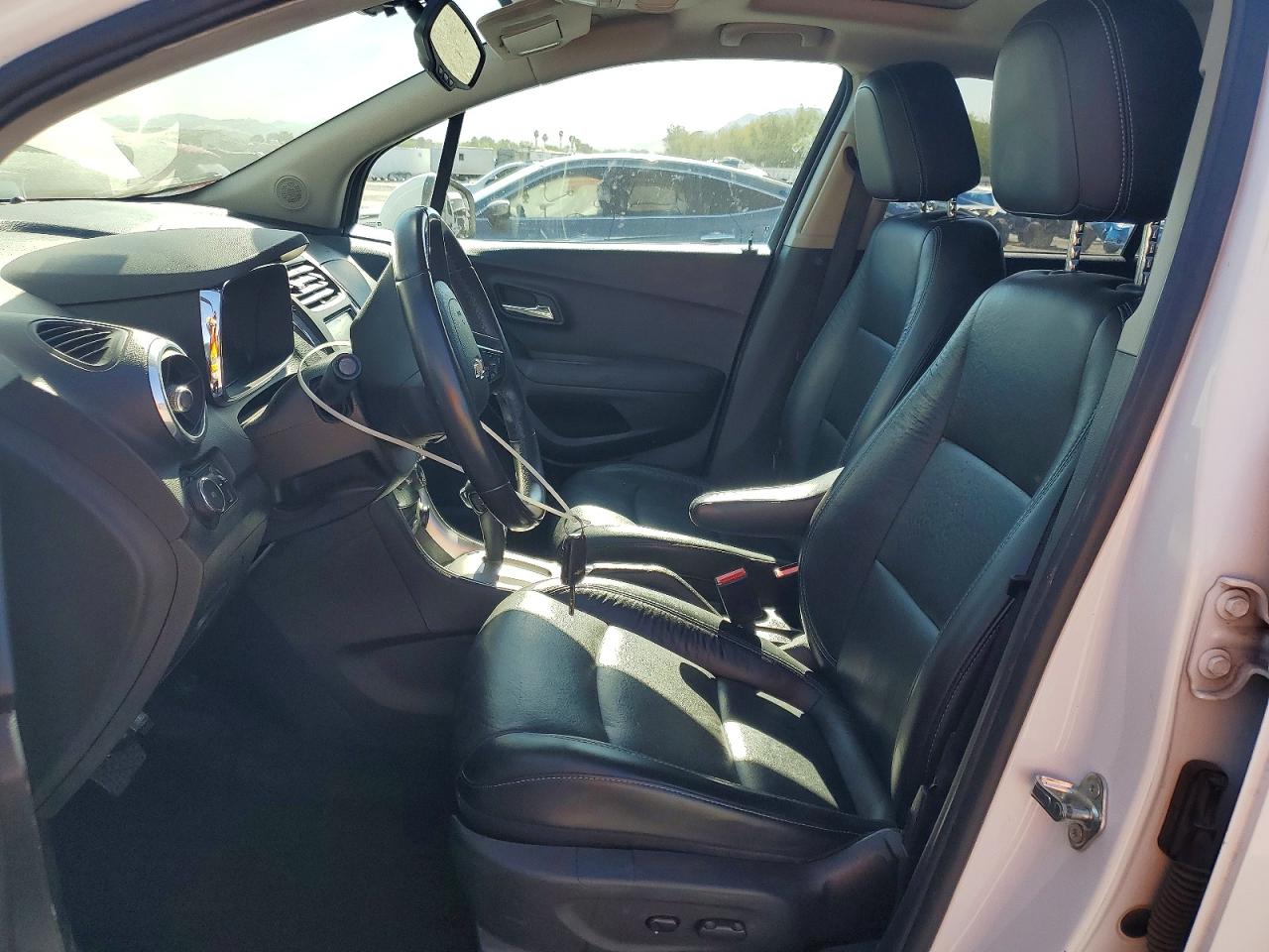 2015 CHEVROLET TRAX LTZ photo 13