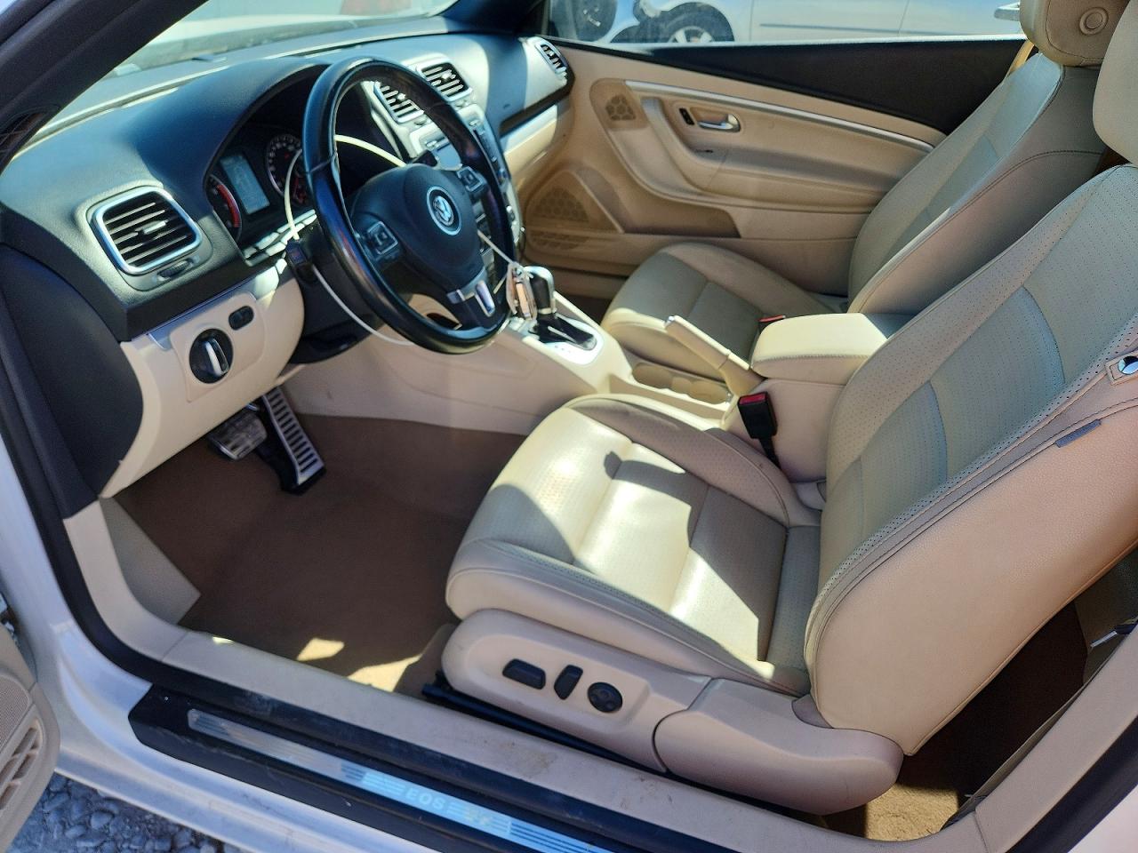 2012 VOLKSWAGEN EOS LUX photo 13