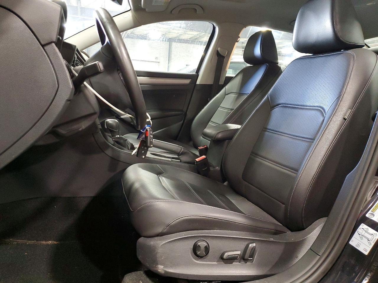 2021 VOLKSWAGEN PASSAT SE photo 13