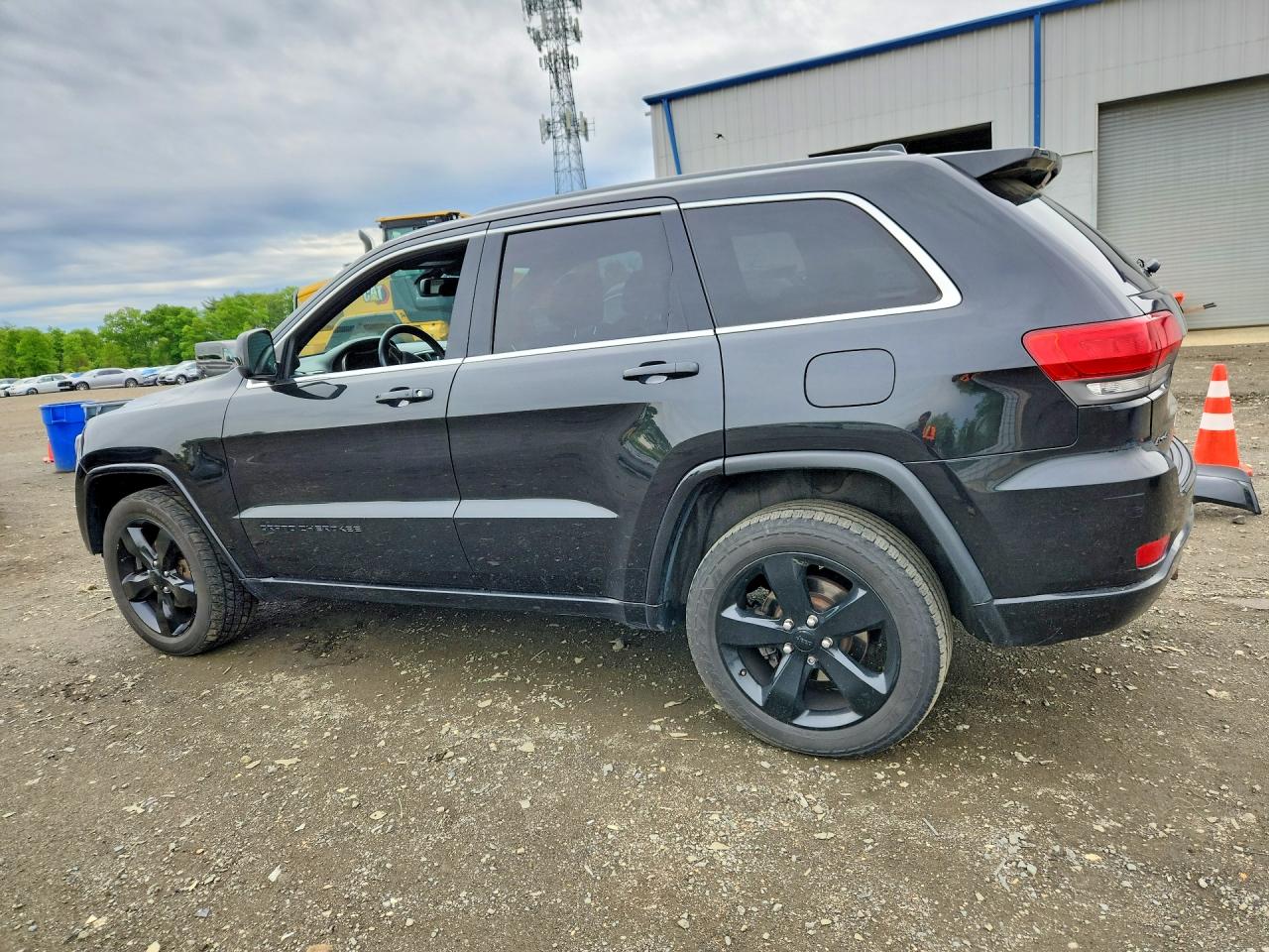 2015 JEEP GRAND CHEROKEE LAREDO photo 3