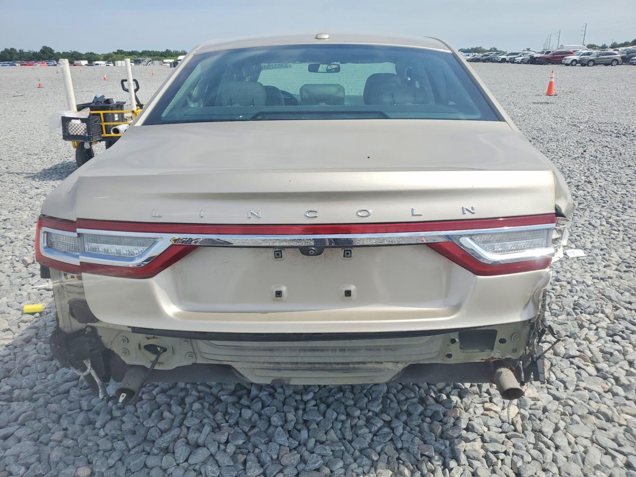 2017 LINCOLN CONTINENTAL SELECT photo 6
