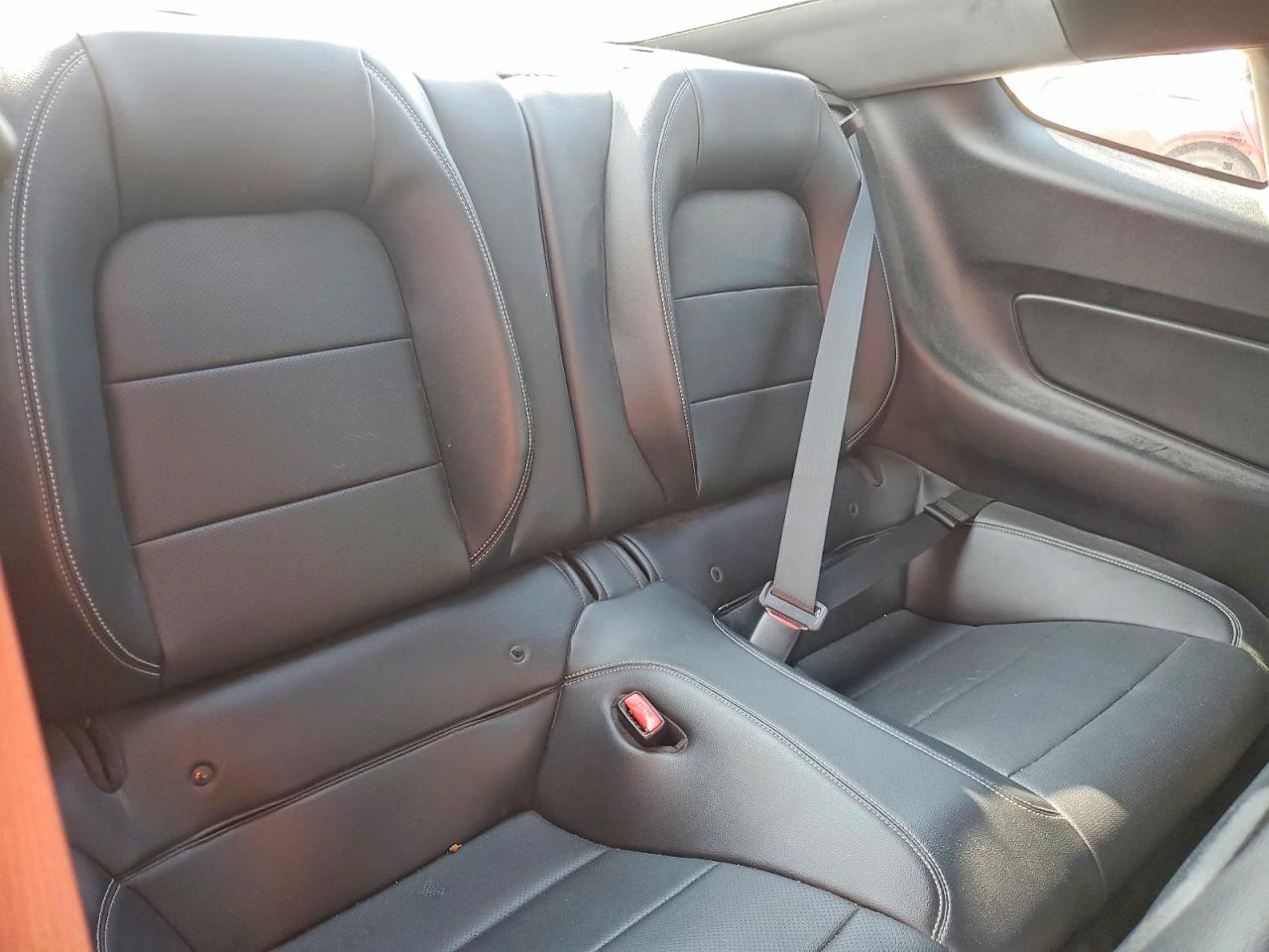 2015 FORD MUSTANG photo 19