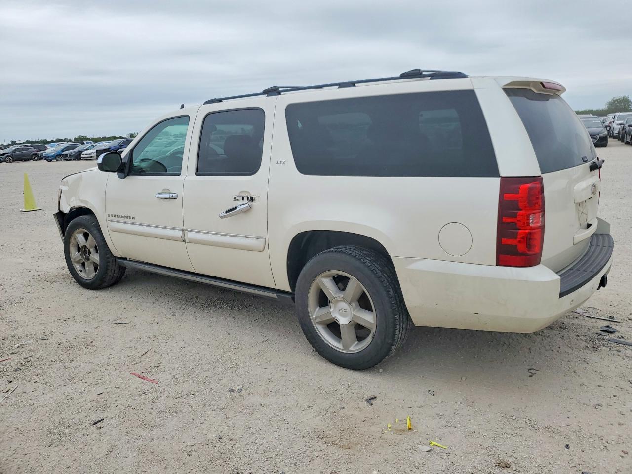 2008 CHEVROLET SUBURBAN C1500 LS photo 4