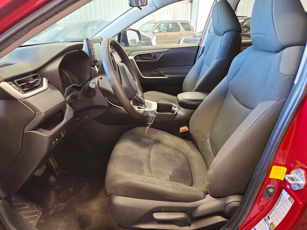 2022 TOYOTA RAV4 LE photo 13