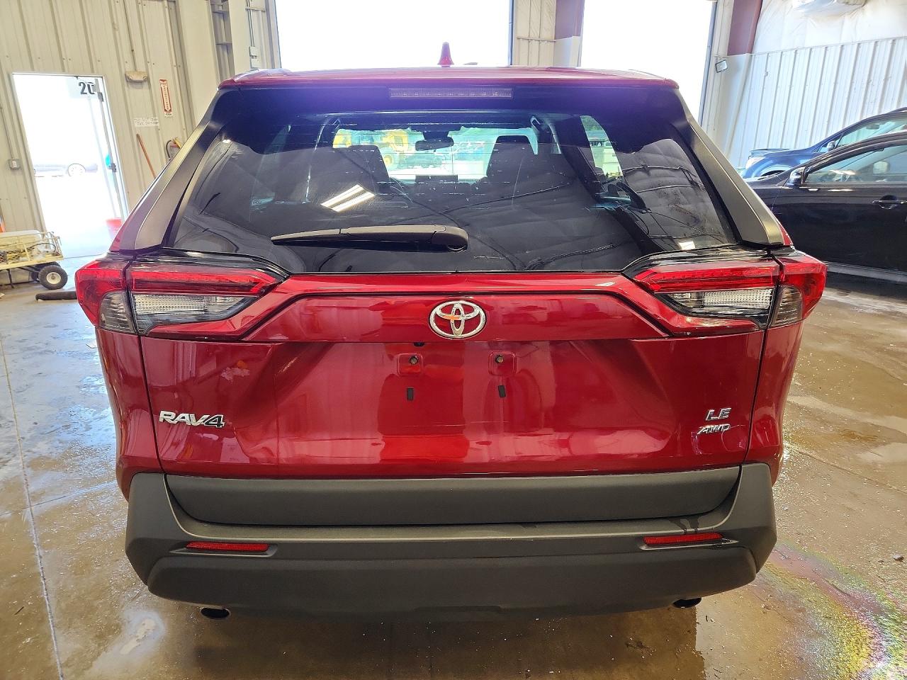 2022 TOYOTA RAV4 LE photo 11