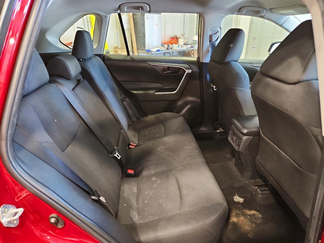 2022 TOYOTA RAV4 LE photo 21
