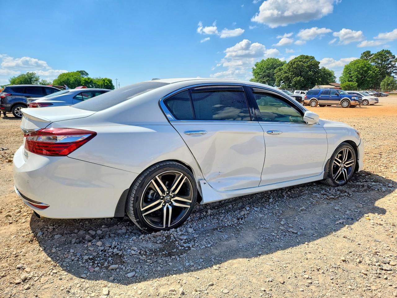 2017 HONDA ACCORD TOURING photo 3
