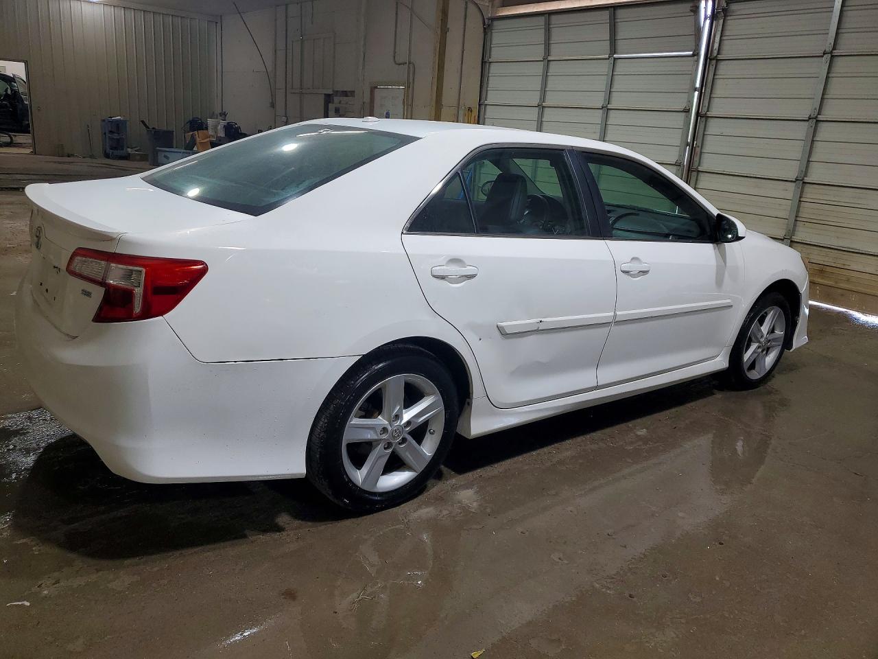 2013 TOYOTA CAMRY SE photo 3