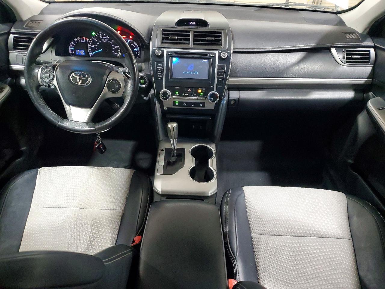 2013 TOYOTA CAMRY SE photo 8
