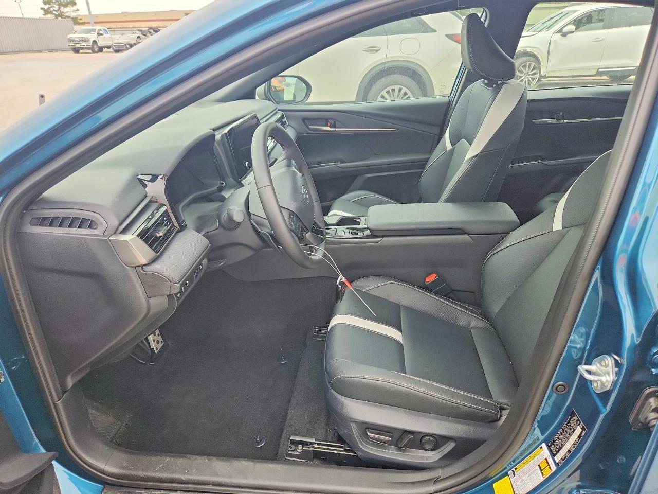 2026 TOYOTA CAMRY SE photo 7
