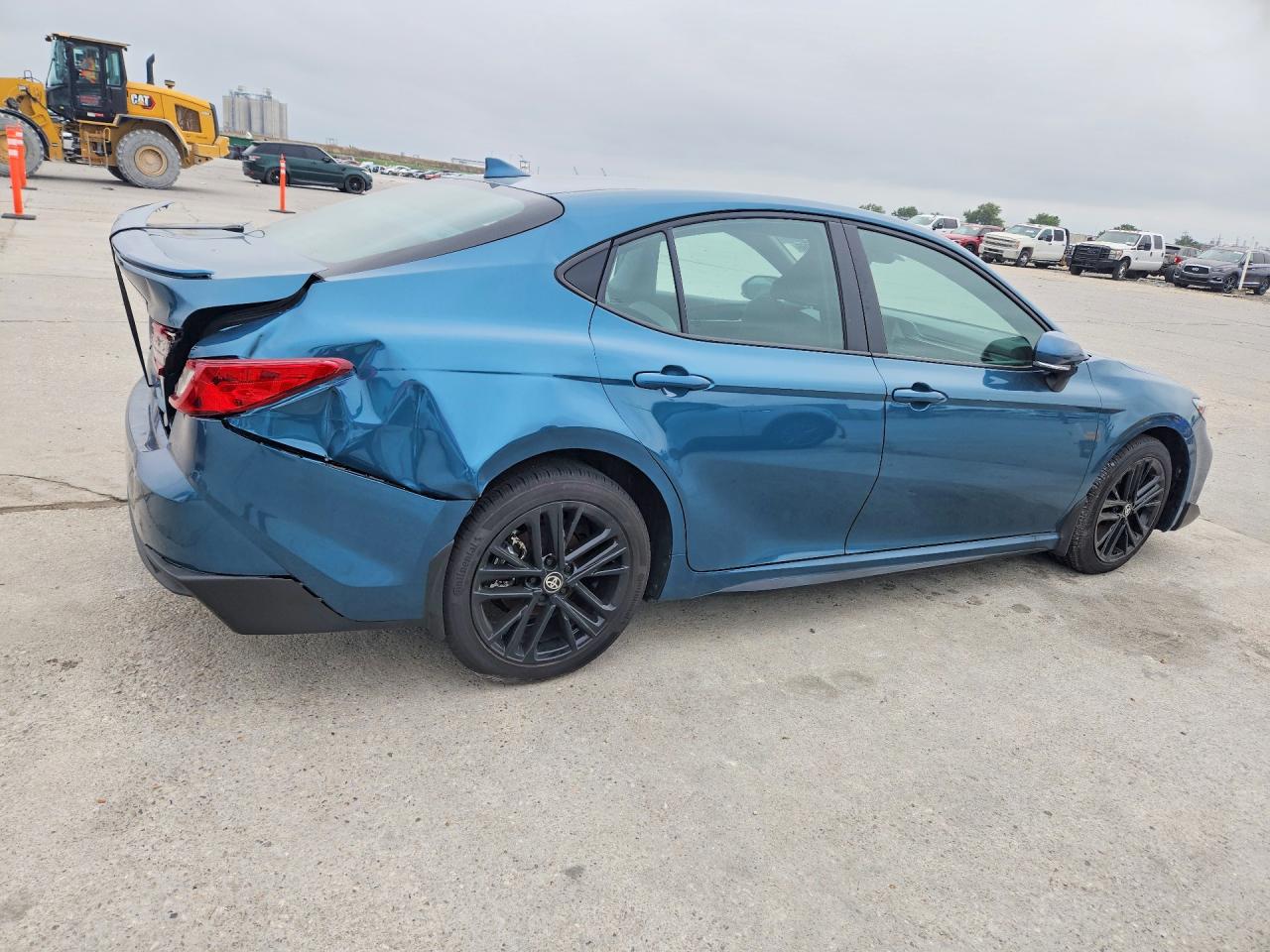 2026 TOYOTA CAMRY SE photo 3