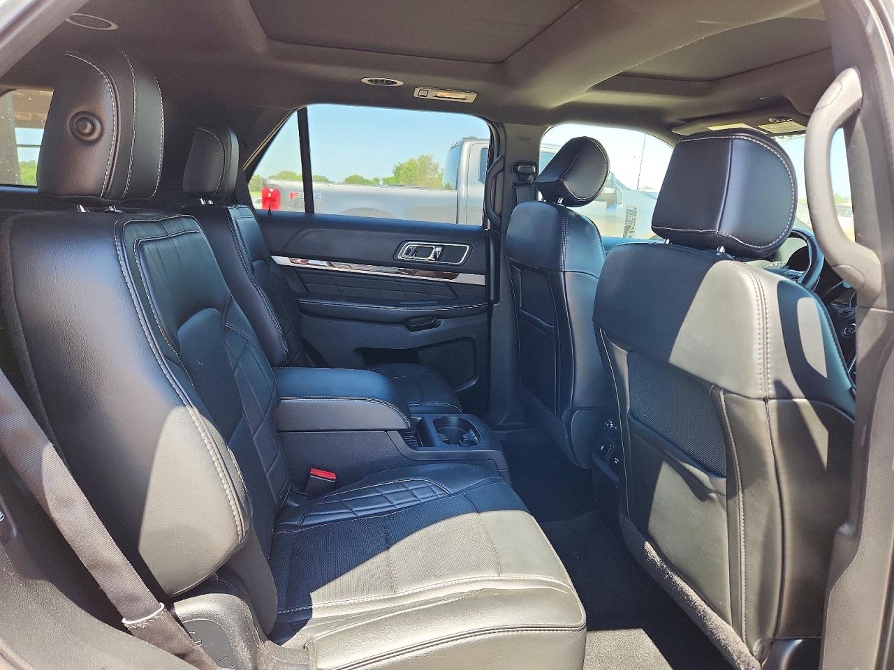 2017 FORD EXPLORER PLATINUM photo 31
