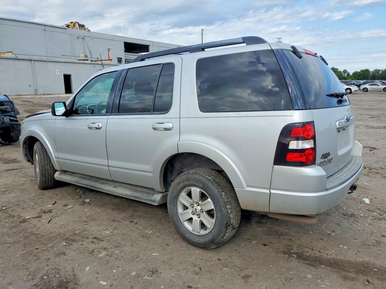 2009 FORD EXPLORER XLT photo 2