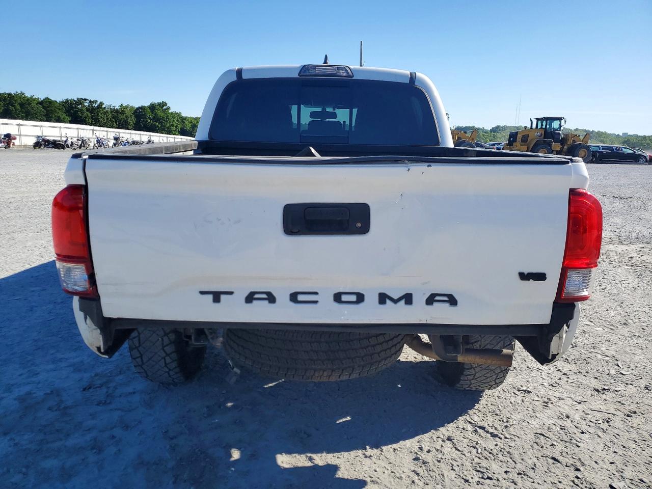 2017 TOYOTA TACOMA TRD OFF-ROAD photo 11