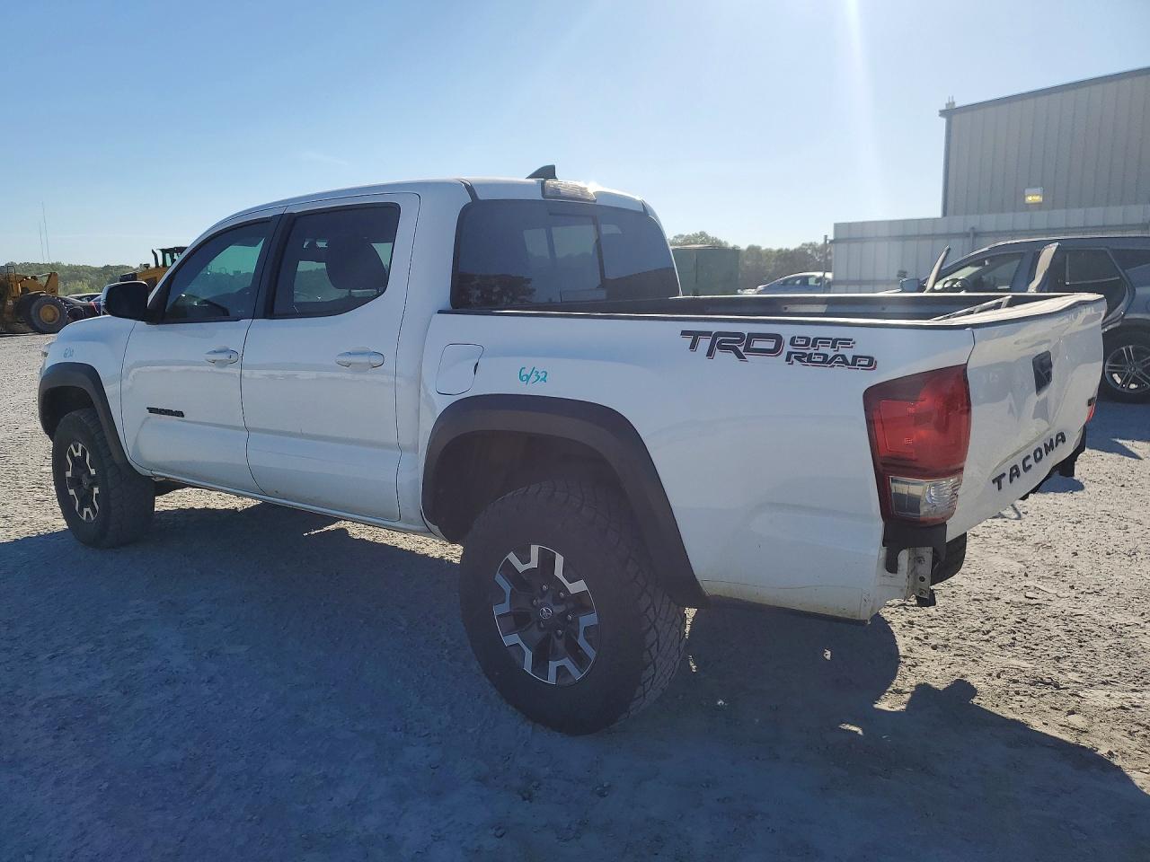 2017 TOYOTA TACOMA TRD OFF-ROAD photo 3