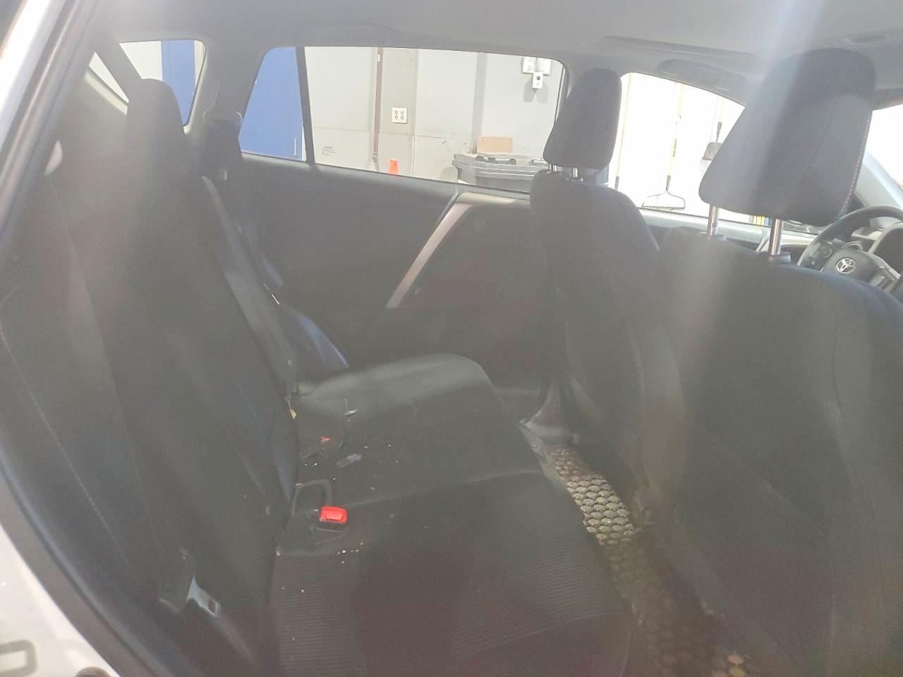 2013 TOYOTA RAV4 XLE photo 31