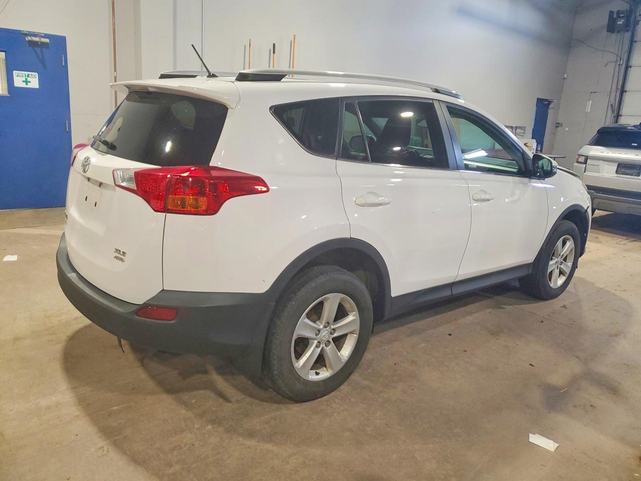 2013 TOYOTA RAV4 XLE photo 7