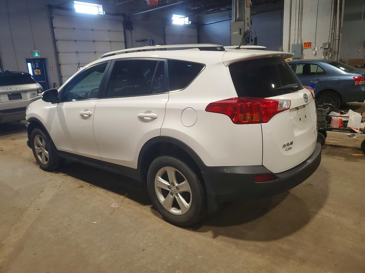 2013 TOYOTA RAV4 XLE photo 4