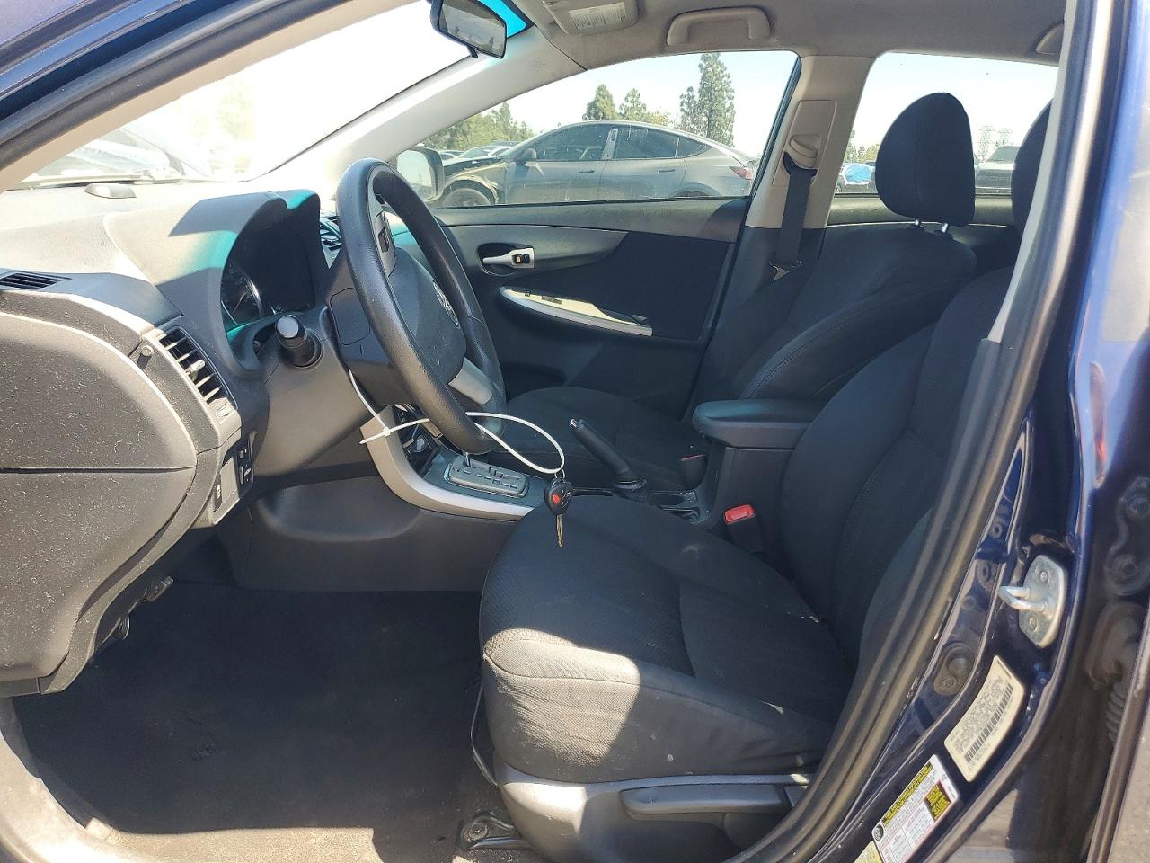 2013 TOYOTA COROLLA S photo 19