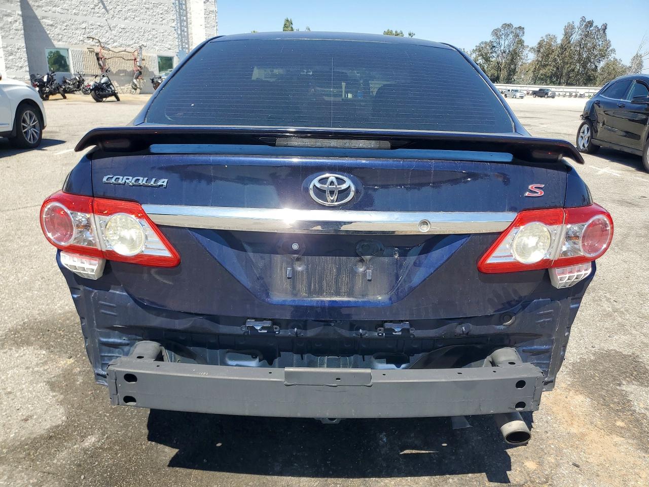 2013 TOYOTA COROLLA S photo 16