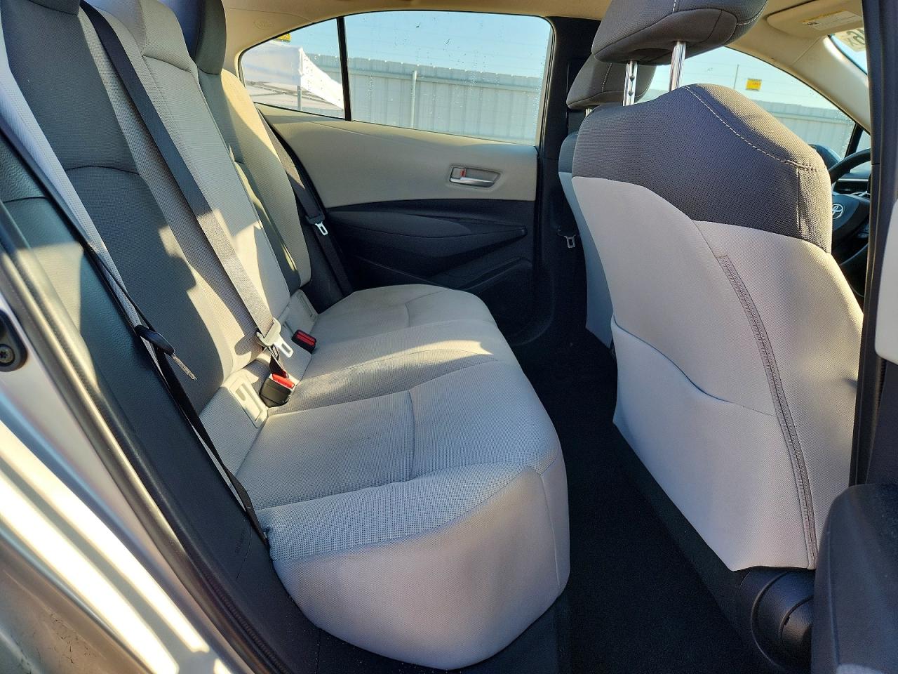 2021 TOYOTA COROLLA LE photo 28